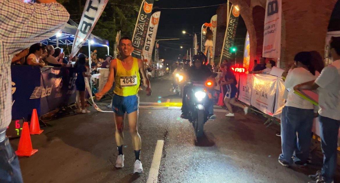 EN TLAQUEPAQUE LOS HERMANOS OROPEZA VÁZQUEZ CONQUISTAN LA CARRERA DE LAS ANTORCHAS 2025